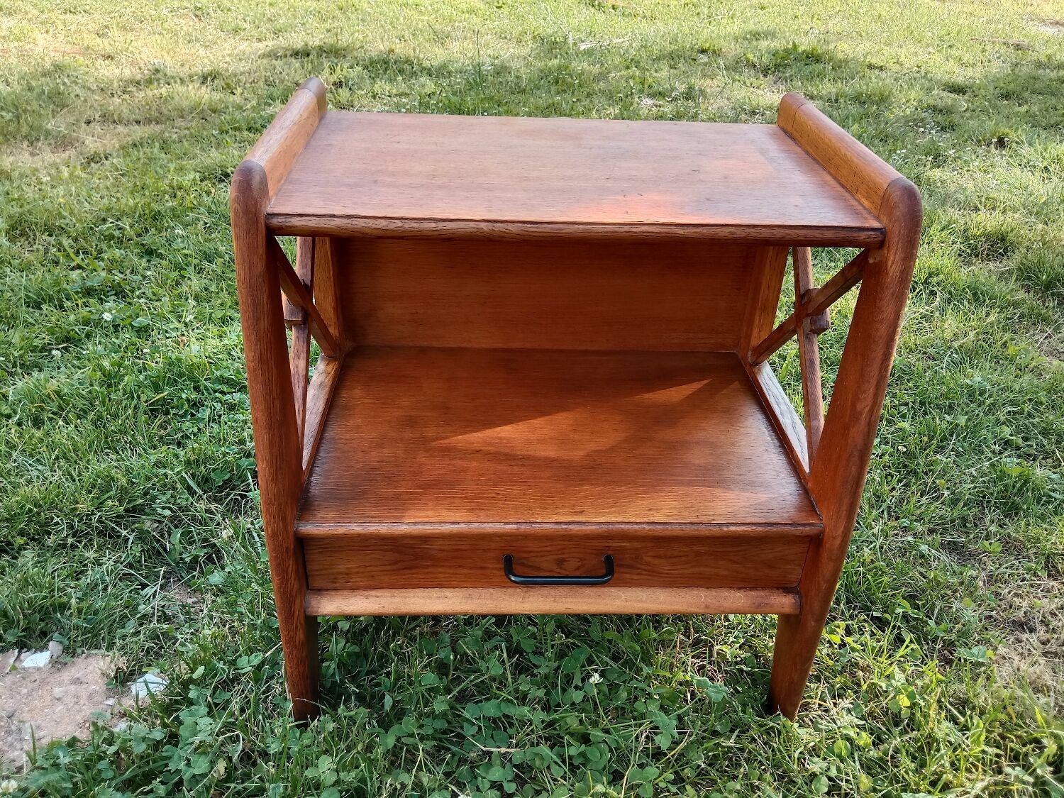 Table de chevet à croisillons
