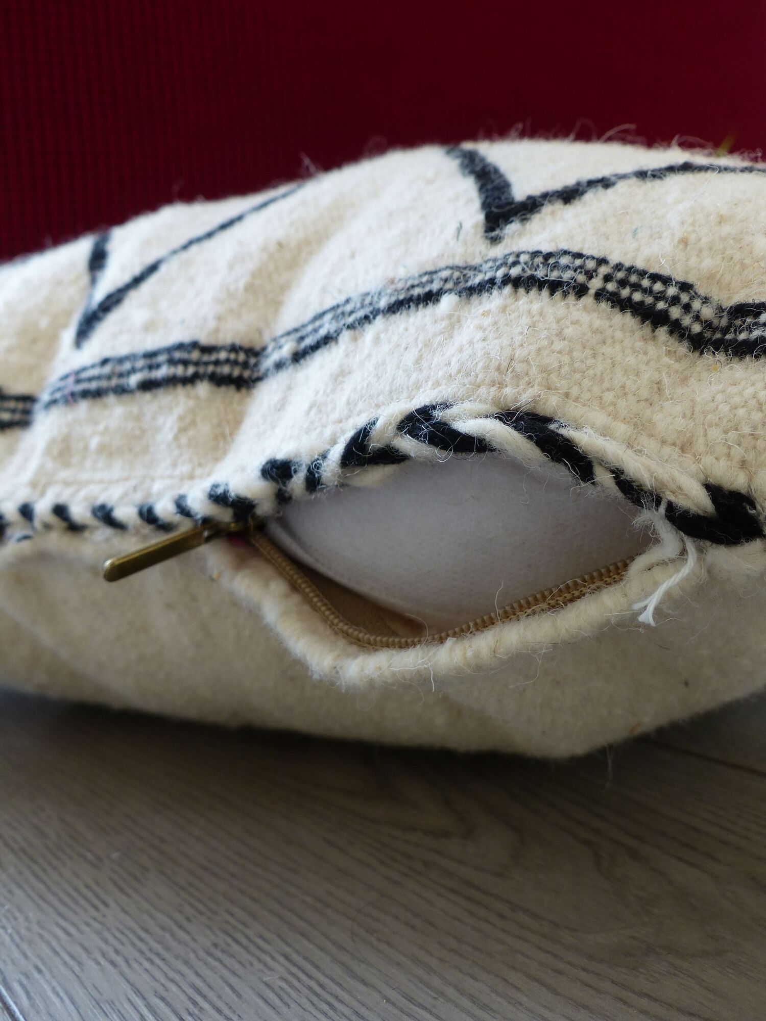 Coussin noir et blanc Kilim Beni Ouarain 50x55 cm en laine