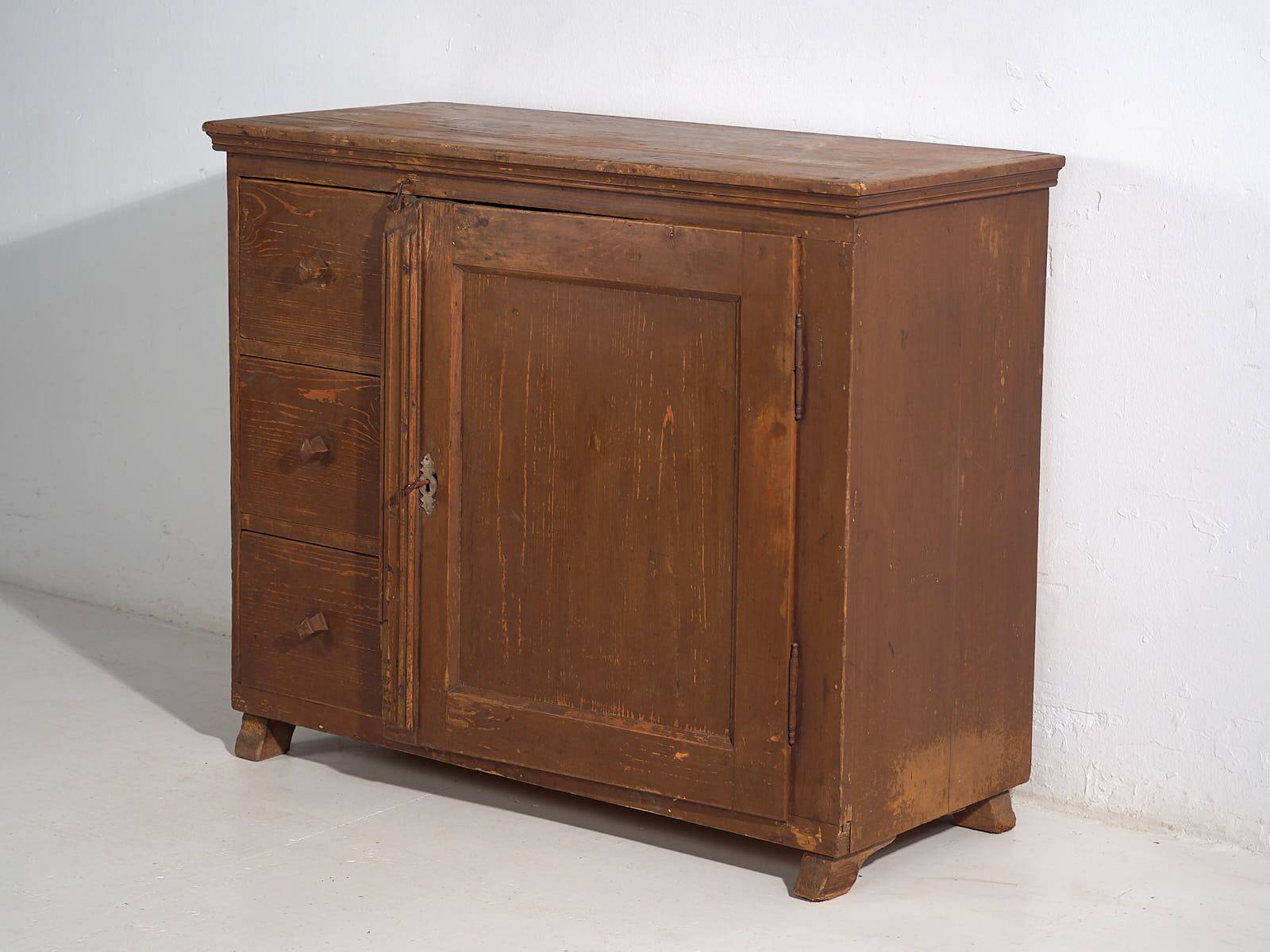 Large antique chest of drawers (circa 1920)