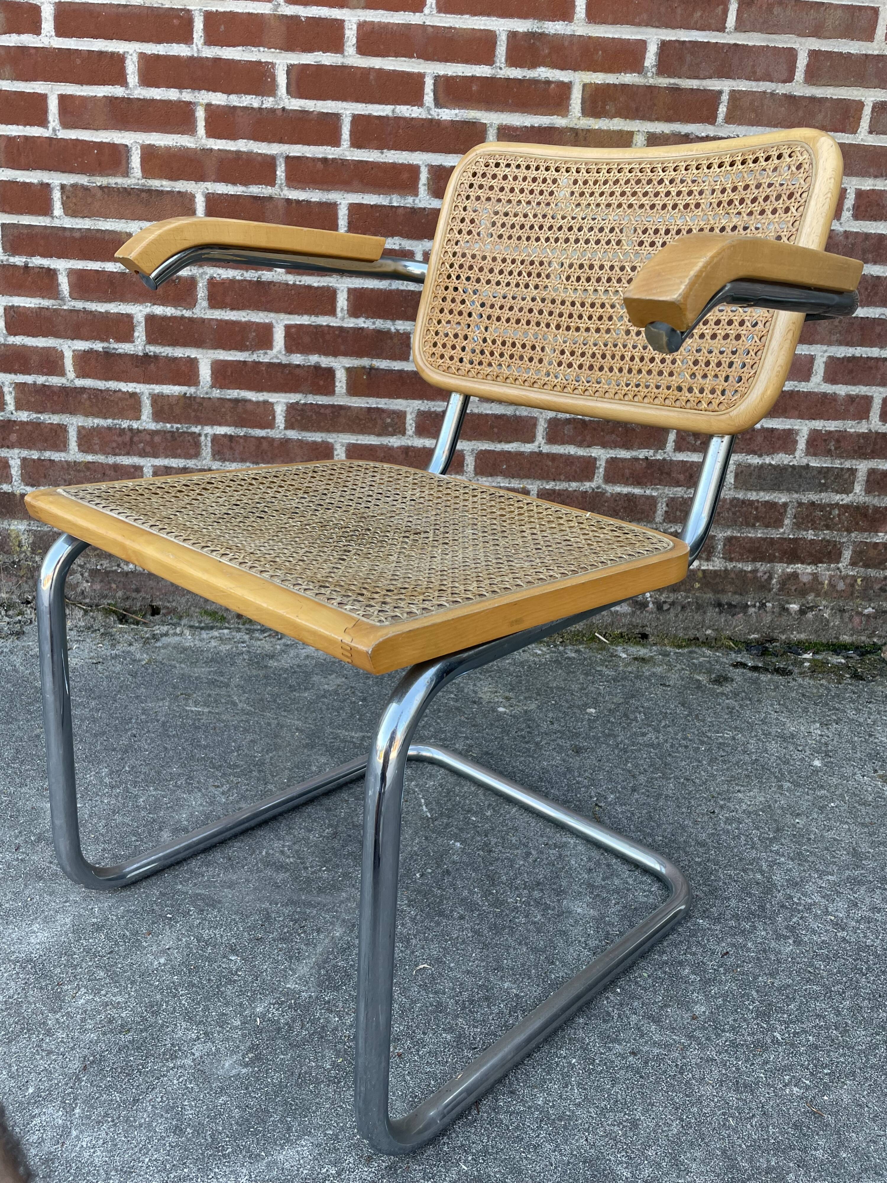 Cesca chair B64 with armrests by Marcel Breuer Design
