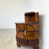 Table de chevet unique en noyer de style Art déco italien, années 1930.