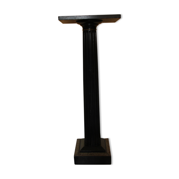Colonne en bois cannelée noire