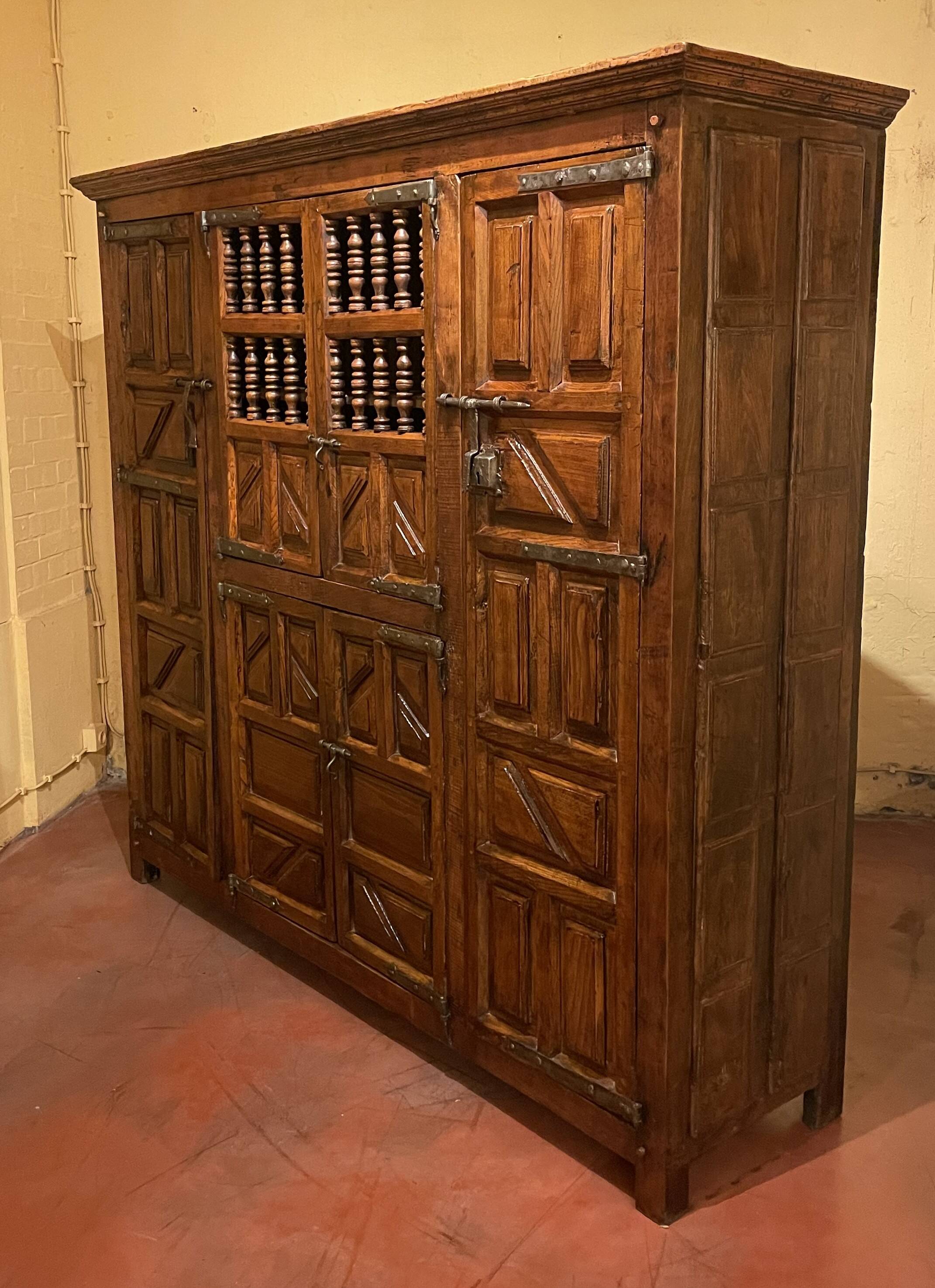 large 6-door Spanish Renaissance oak cabinet - 17th century