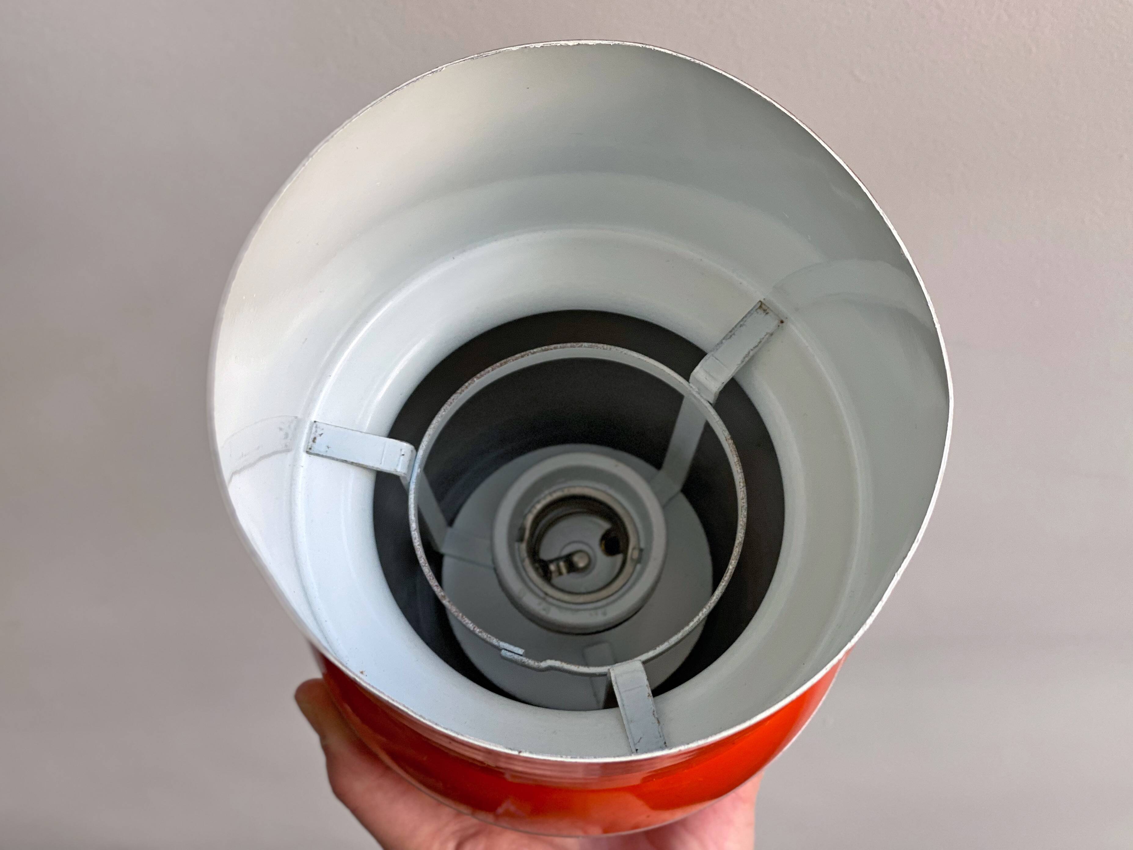 Lampe suspendue orange du milieu du siècle