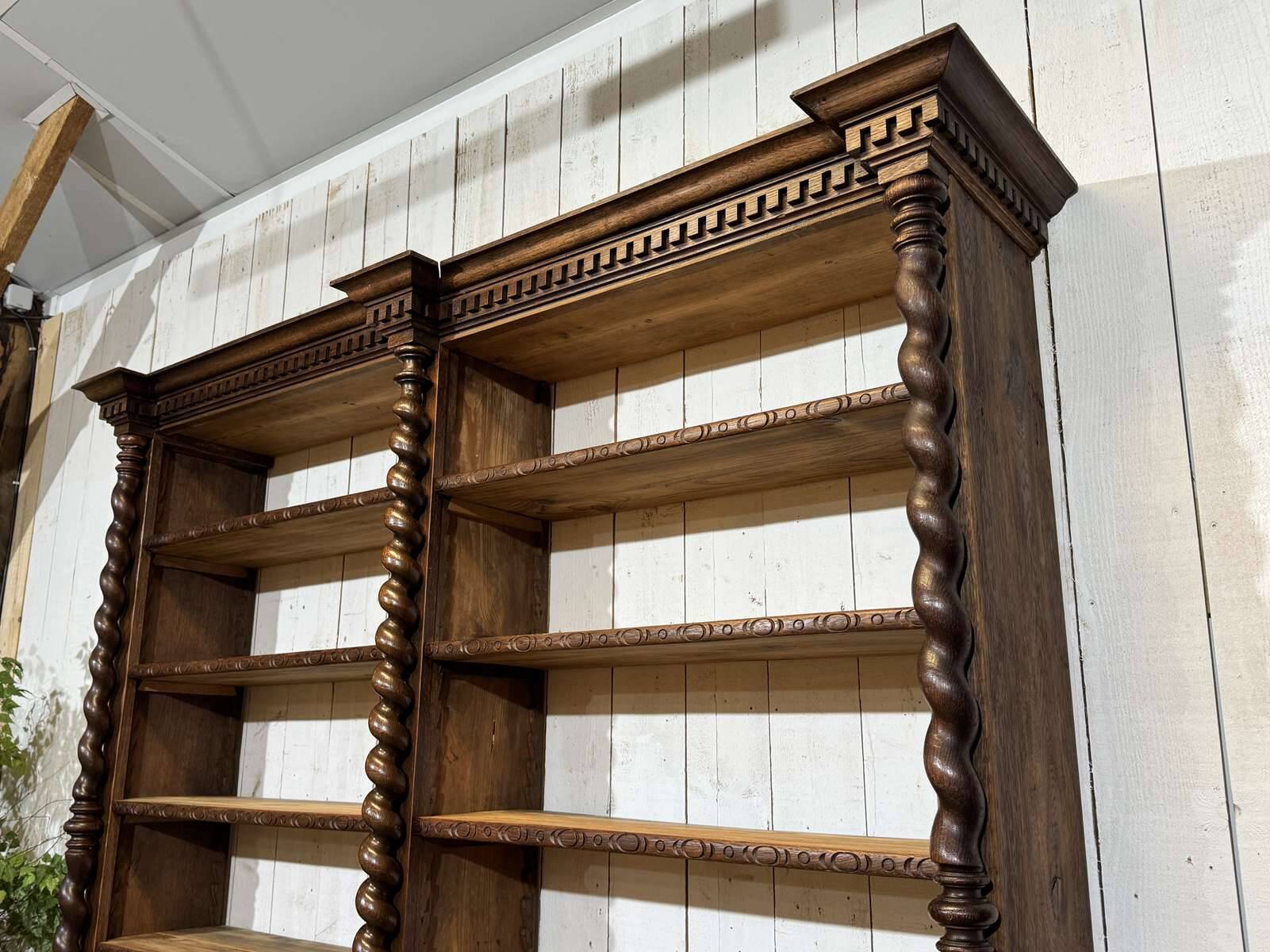 Bibliothèque de boiserie en chêne et sapin début XXème