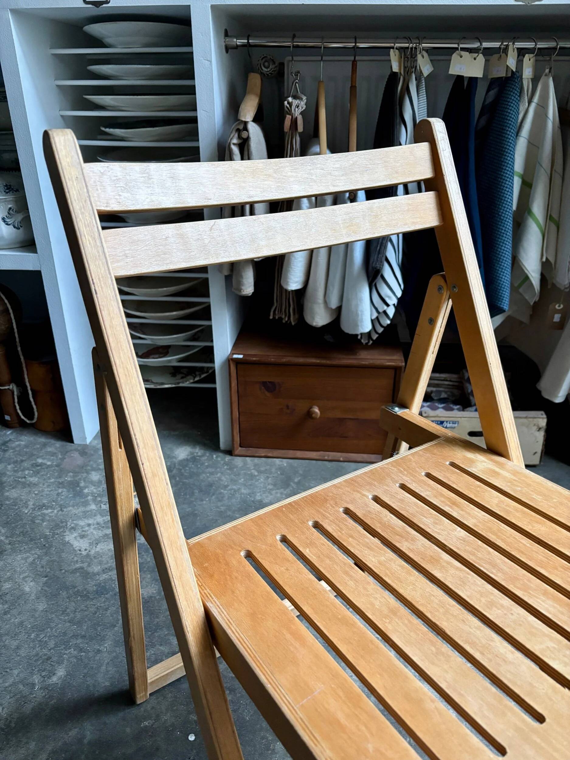 Folding chair in light wood