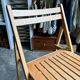 Chaise pliante en bois clair