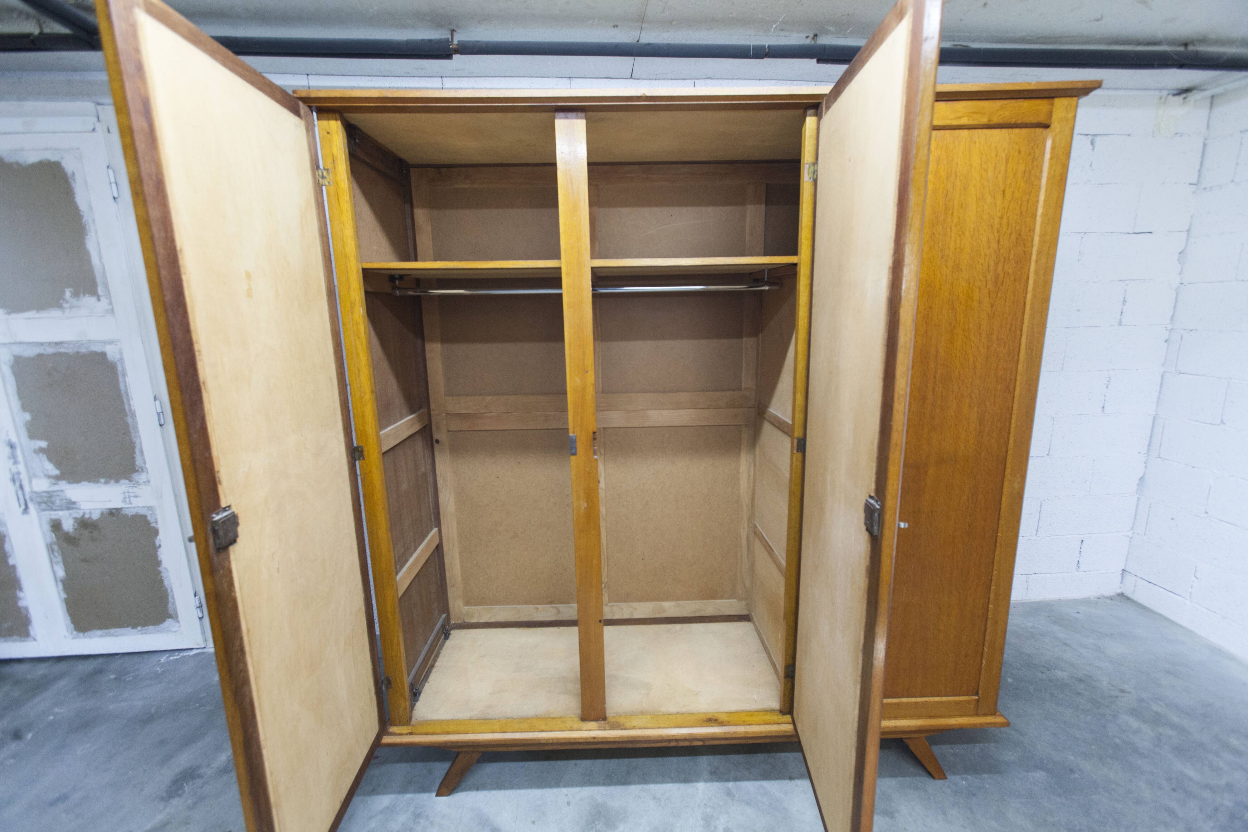 French wardrobe with tapered legs, 3 doors, 120cm hanging rail, new.