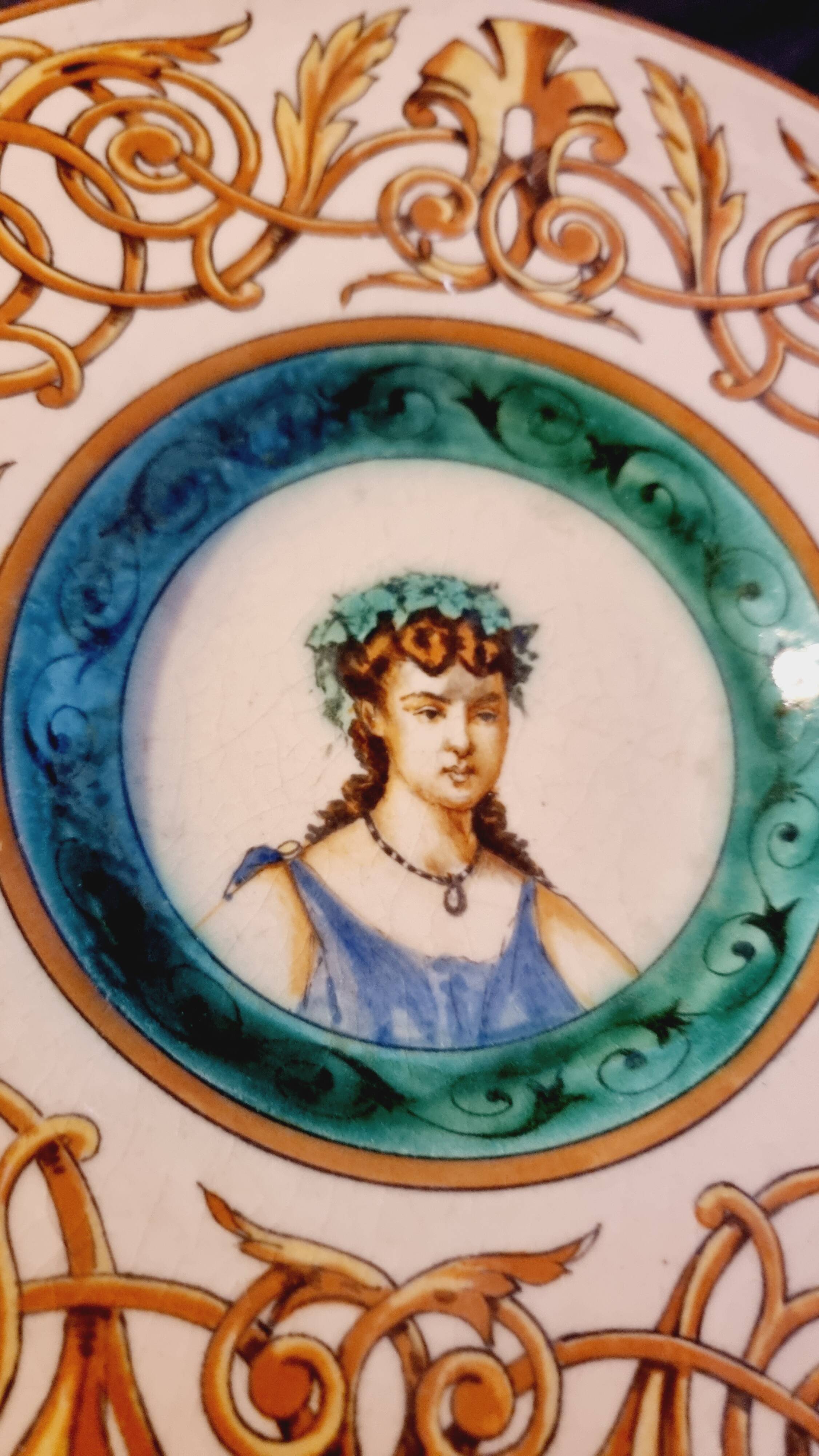 Italian faience plate with a female portrait decoration, Renaissance style.