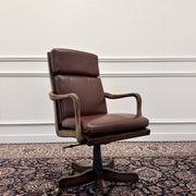 Fauteuil de bureau Chesterfield classique en cuir bordeaux