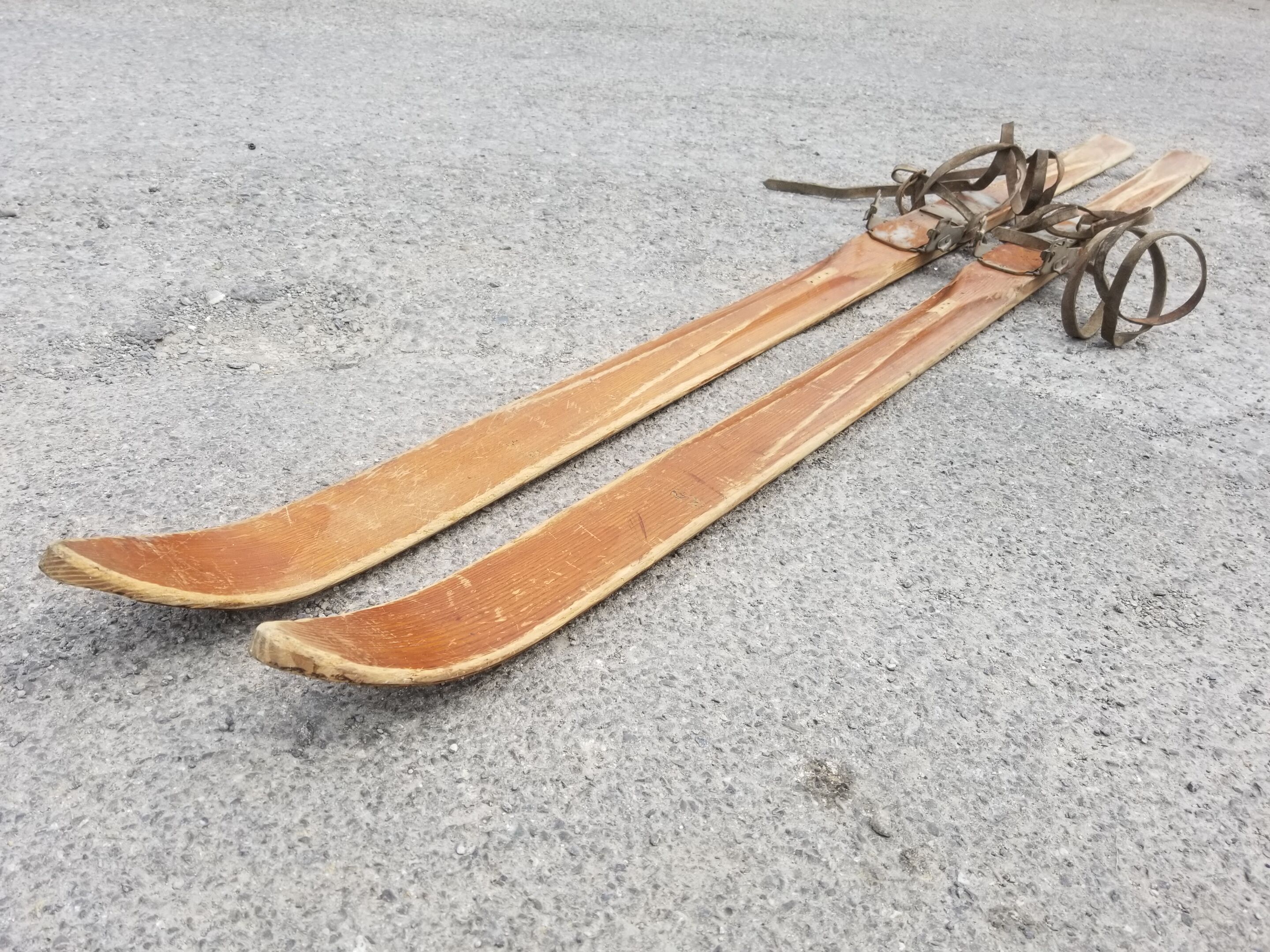 Ancienne paire de ski en bois - vintage