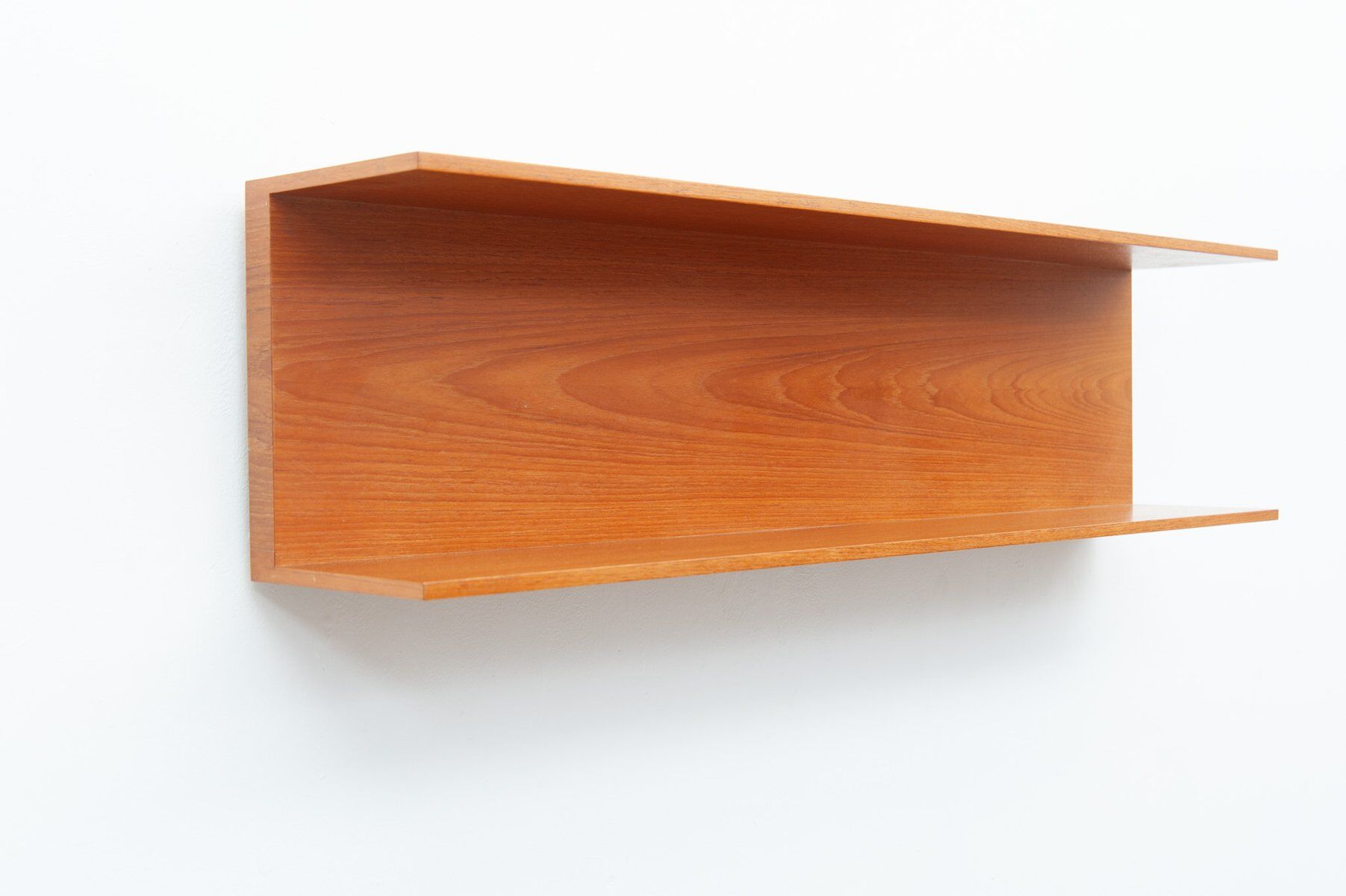 Étagère murale en bois de cerisier par Walter Wirz pour Wilhelm Renz, années 1960.