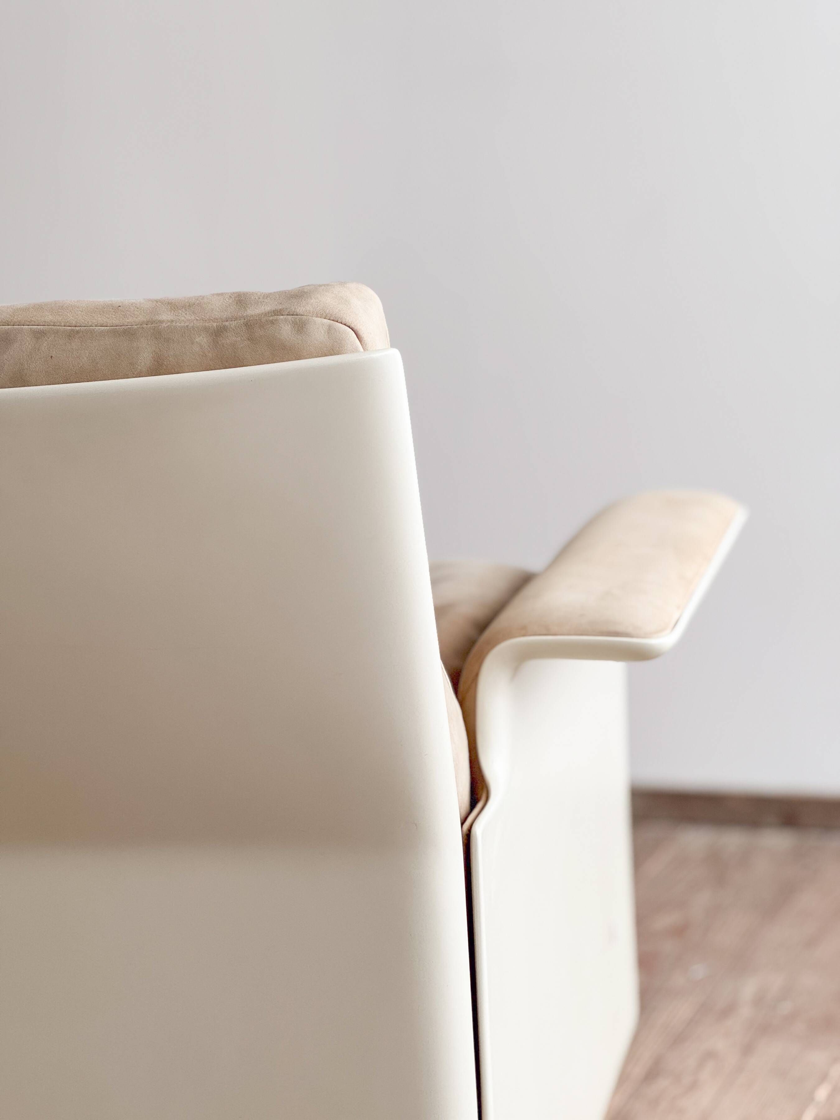 Fauteuil design 620 en cuir suédé beige par Dieter Rams, Vitsœ, Mid-Century