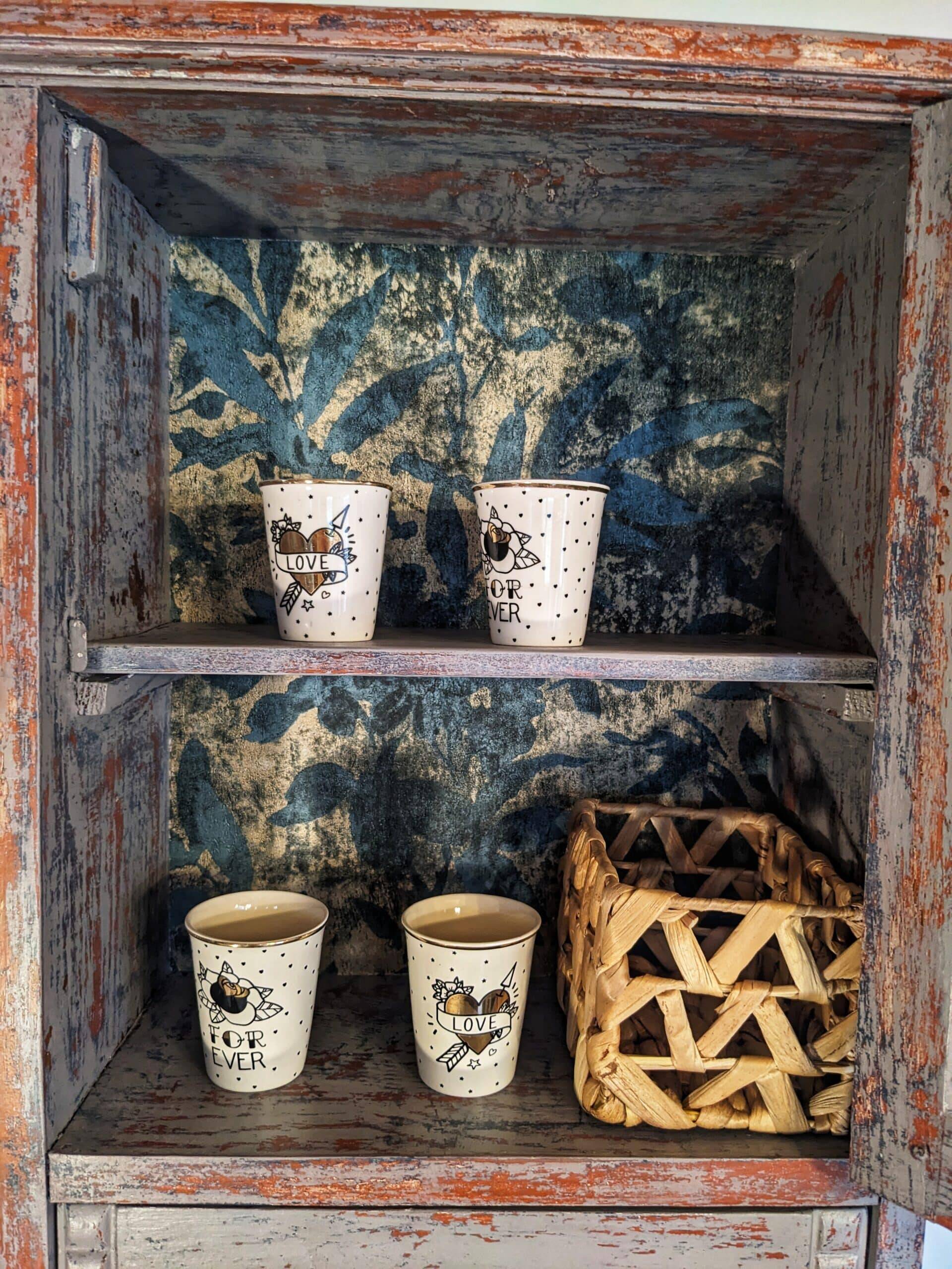 Vitrine murale vitrée en bois massif gris effet vieilli