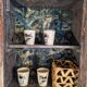 Vitrine murale vitrée en bois massif gris effet vieilli