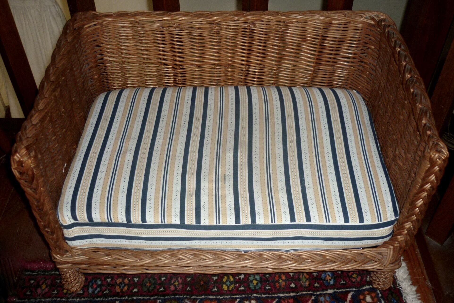 Wicker sofa basket
