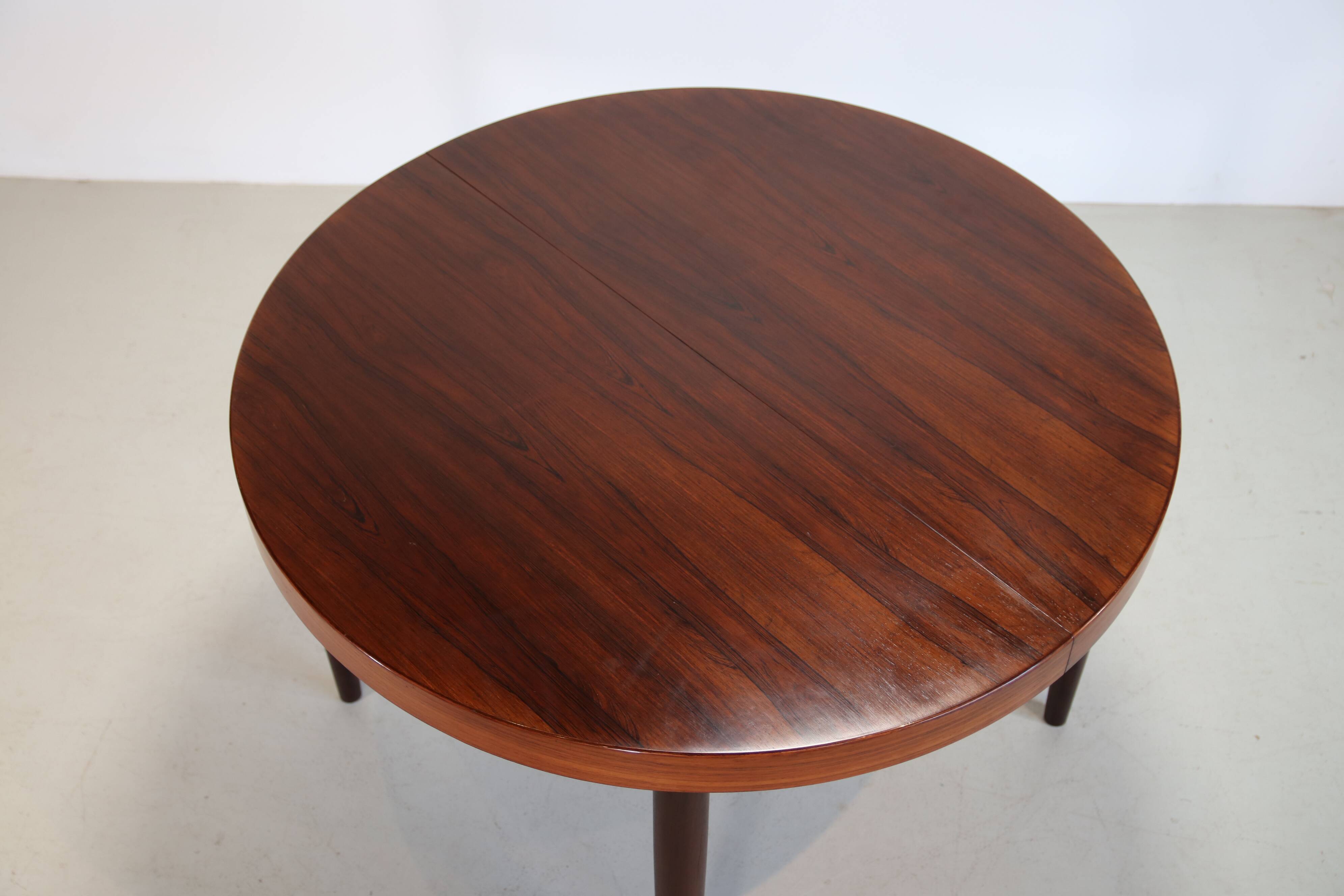 Round rosewood dining table by Kai Kristiansen for SVA Mobler