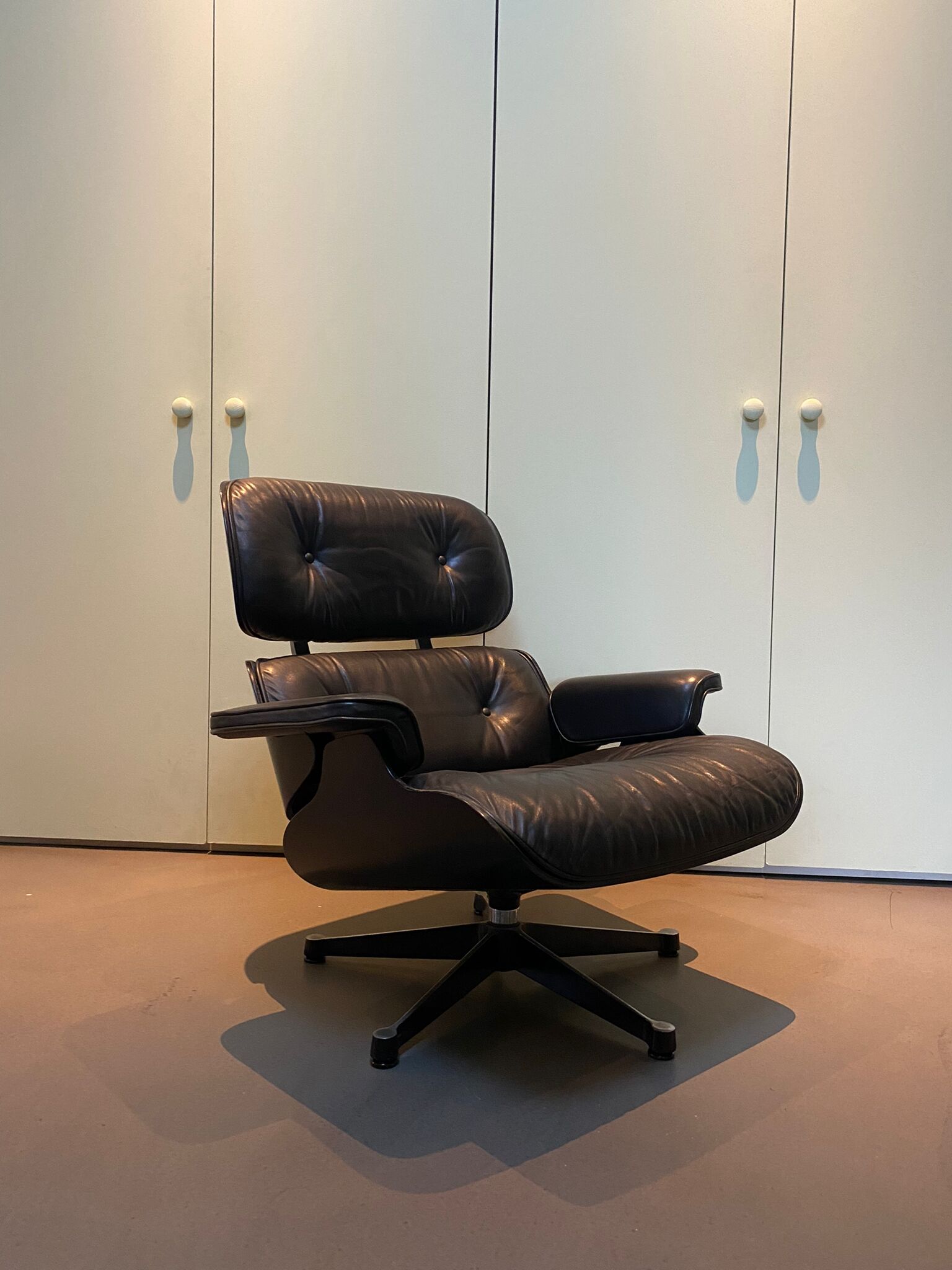 Fauteuil Lounge Chair & Ottoman de Charles Eames