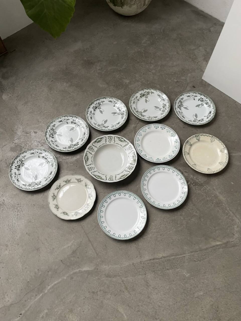 Lot de 11 asiettes Terre de Fer dépareillées