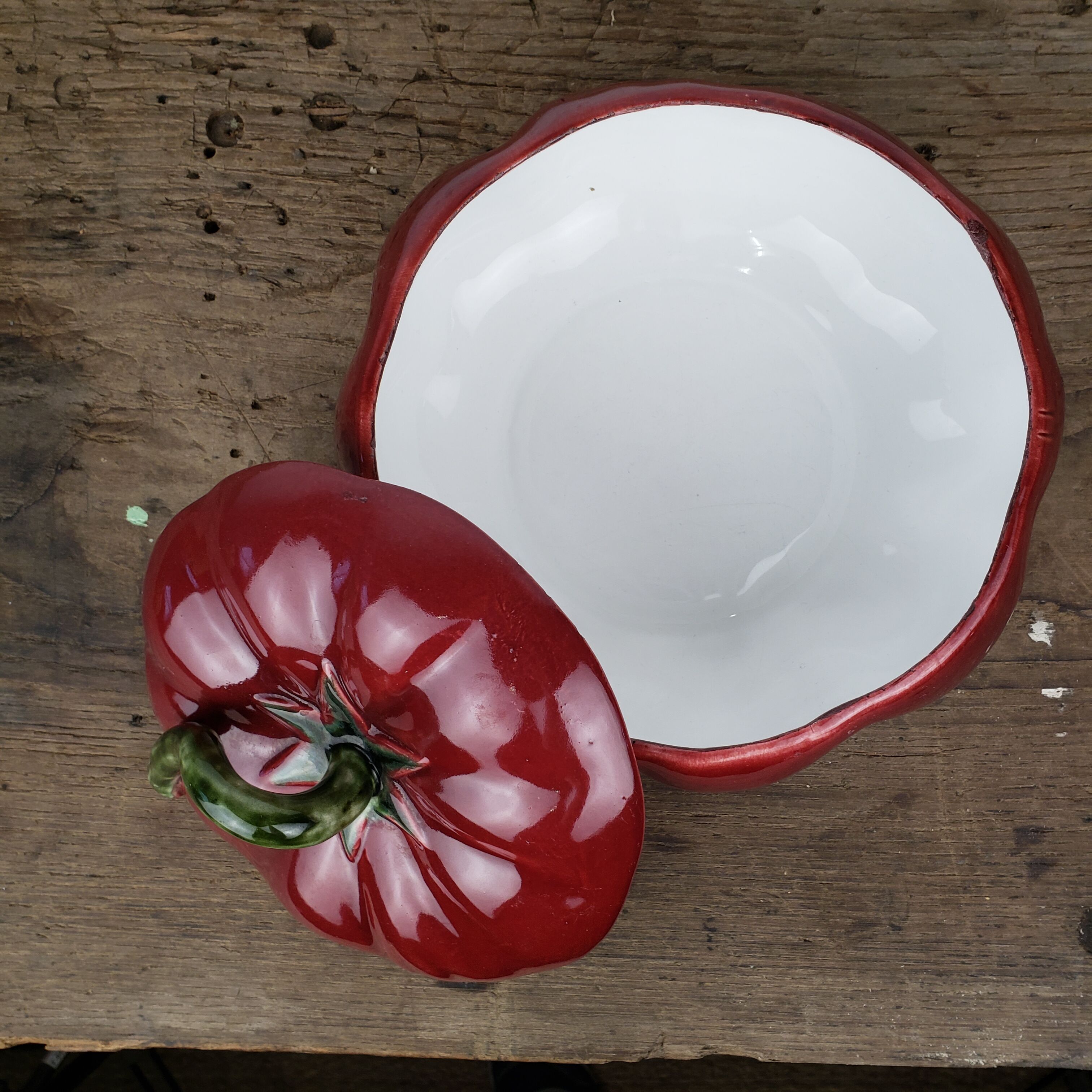 Large pot in ceramic slurry red tomato