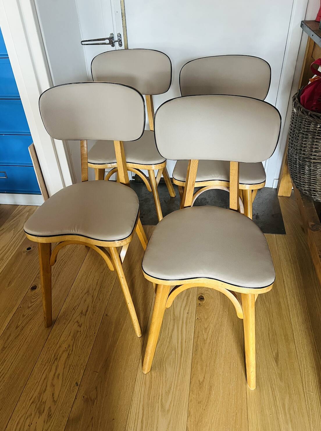 Chaises Bistrot Chêne Claire Vernis (Baumann) Pied compas