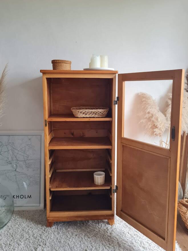 Parisian glass-fronted cupboard, type sideboard.
