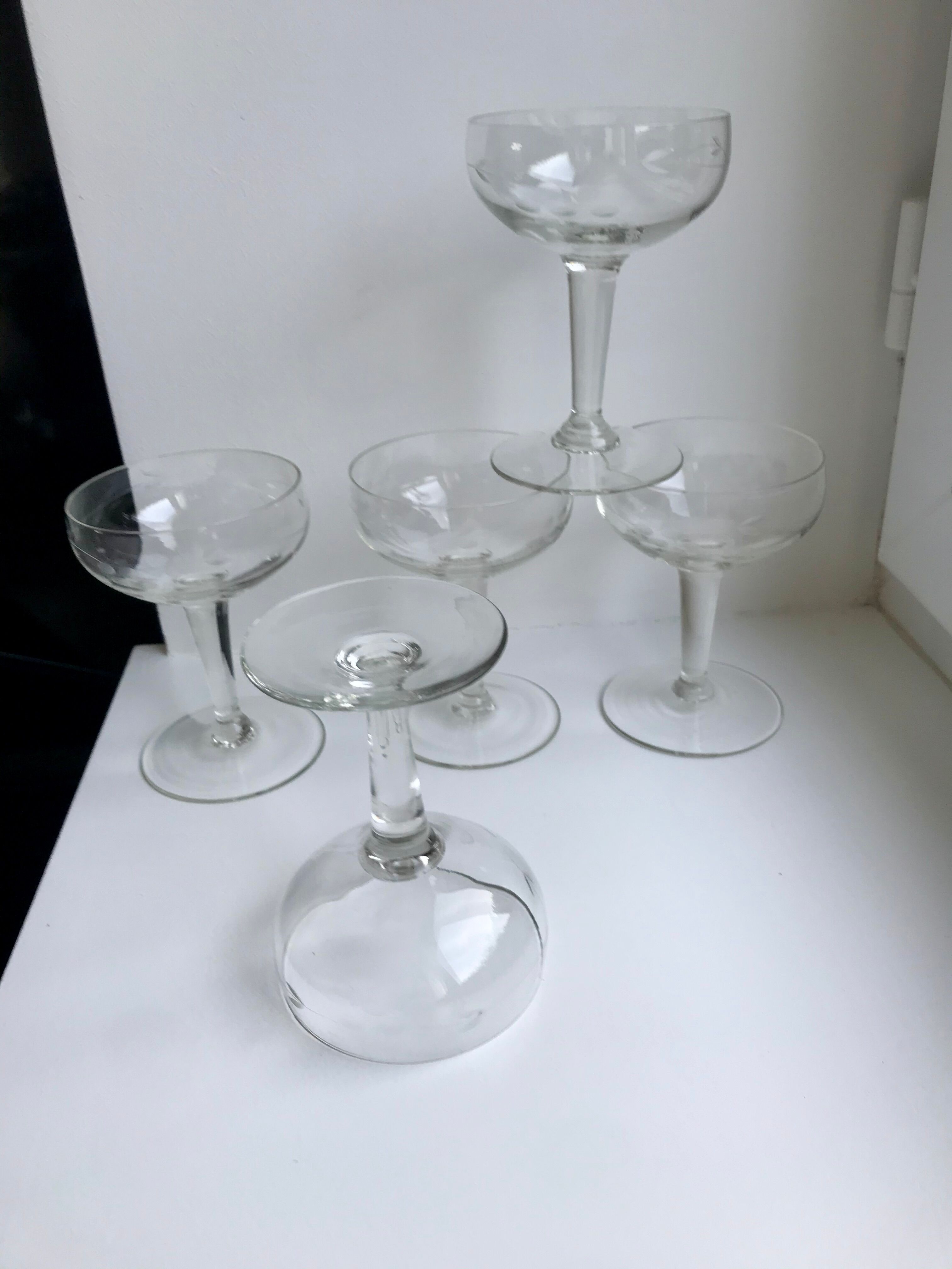 Set of 5 champagne glasses in crystal engraved 50s