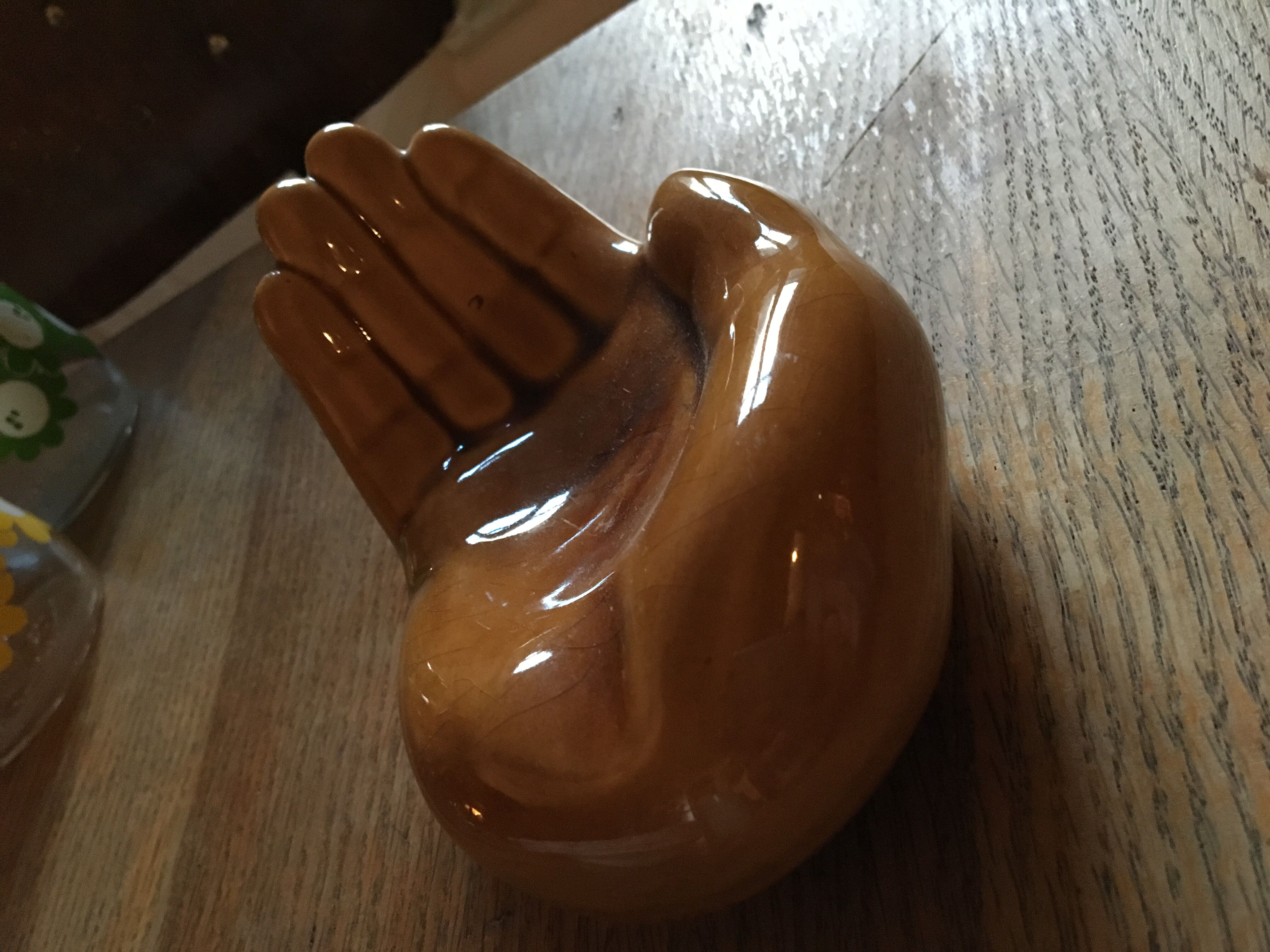 Vintage hand-shaped pockets