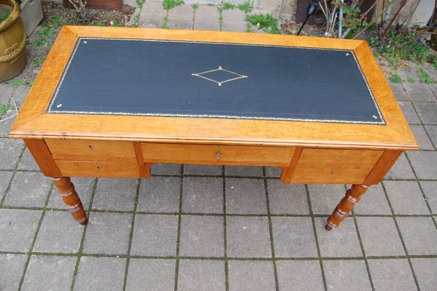 Louis Philippe period desk in mottled maple and cherry, 19th century.