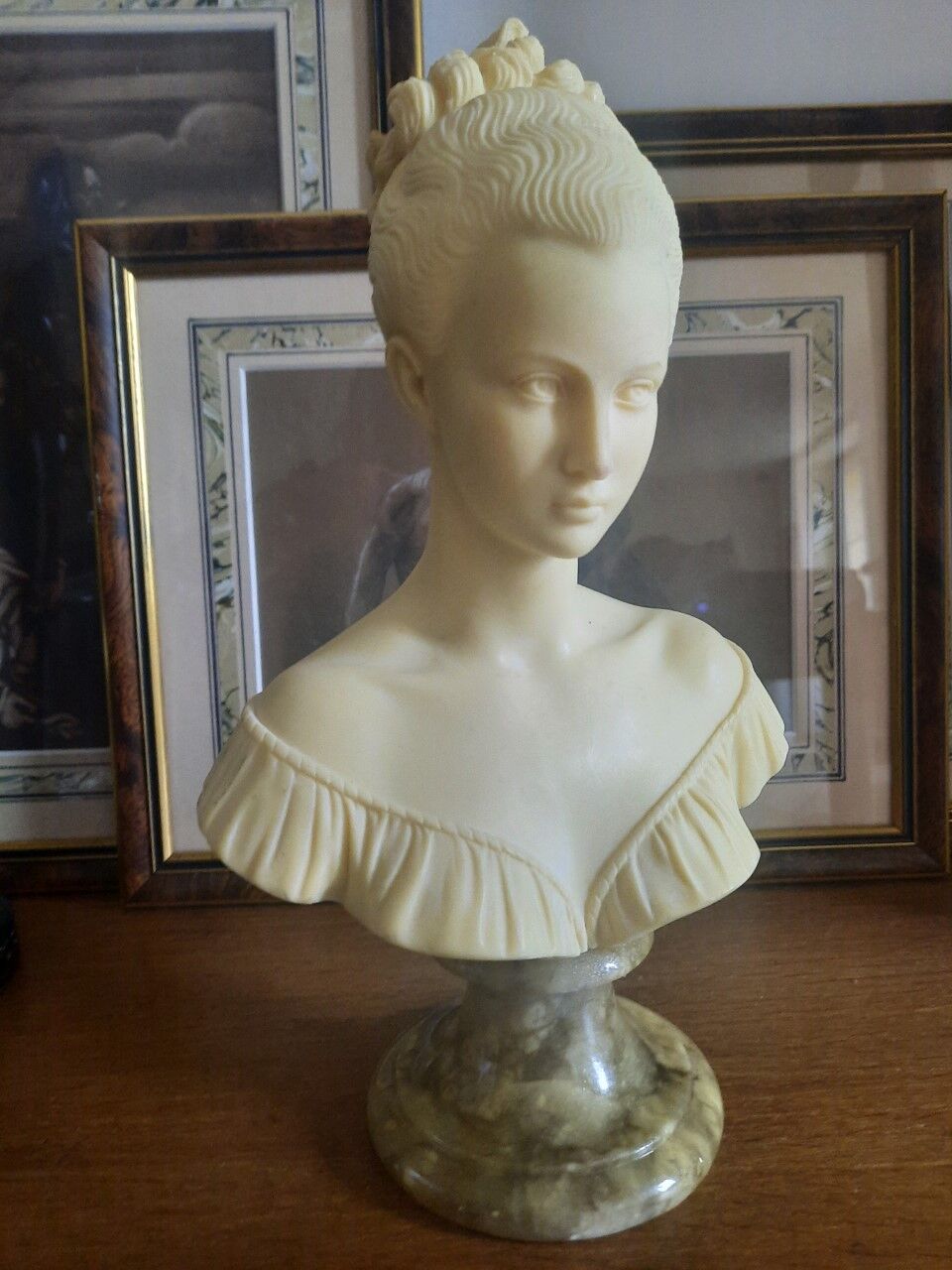 Bust woman on pedestal