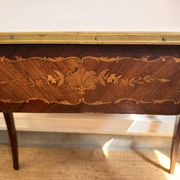 Louis XV style desk inlaid with floral decoration – One drawer