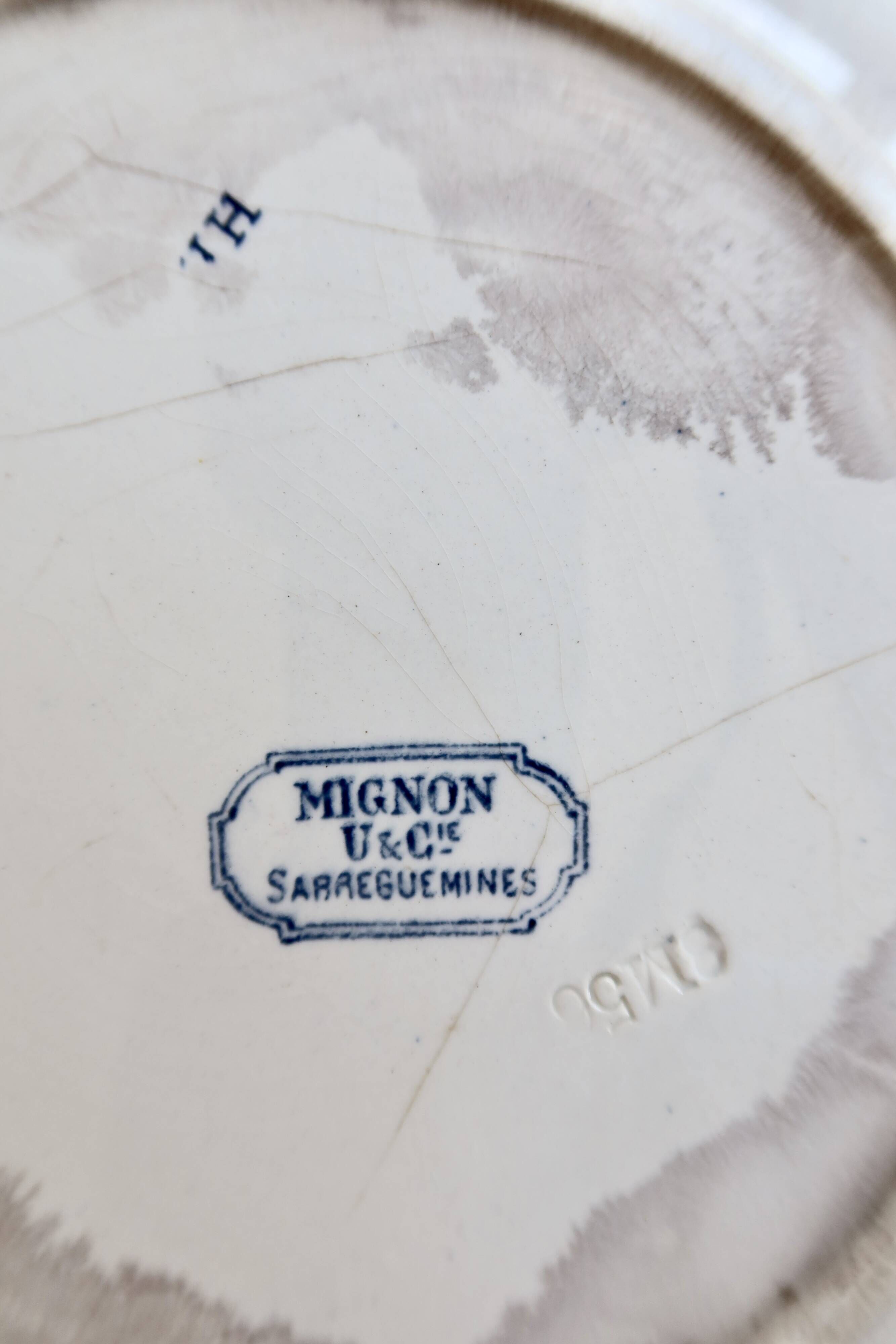 Antique flat plate, ironstone Sarreguemines U&C model Mignon.