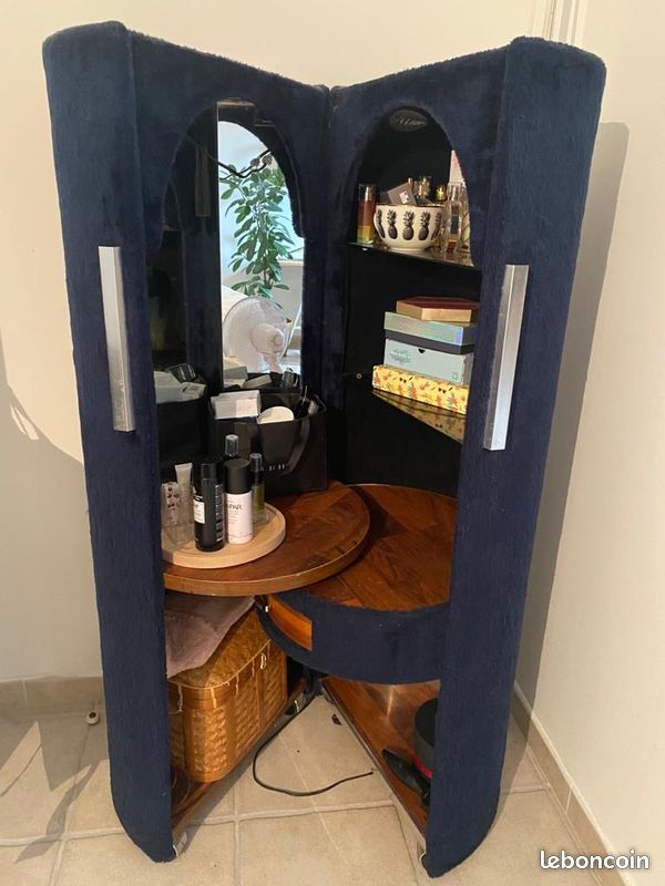 Coiffeuse moumoutte années 70, distribuée par Roche Bobois