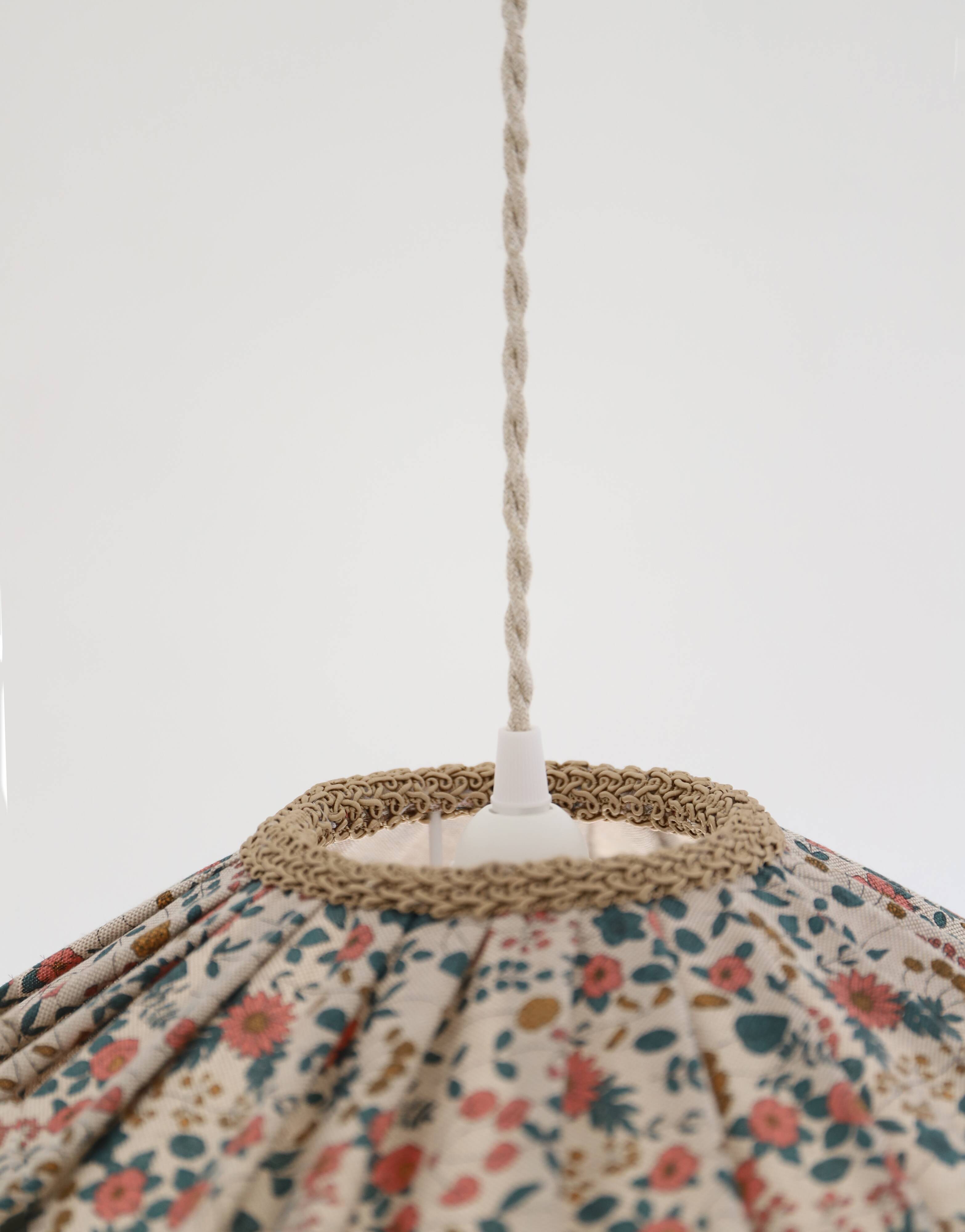 "Cosette English Garden" flower-shaped pendant light