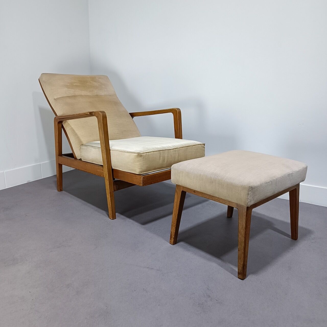 Knoll Antimot lounge chair and stool