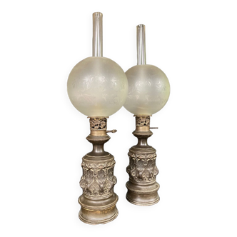 Pair of oil lamps with moderator