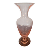 Vase en verre rose amphore