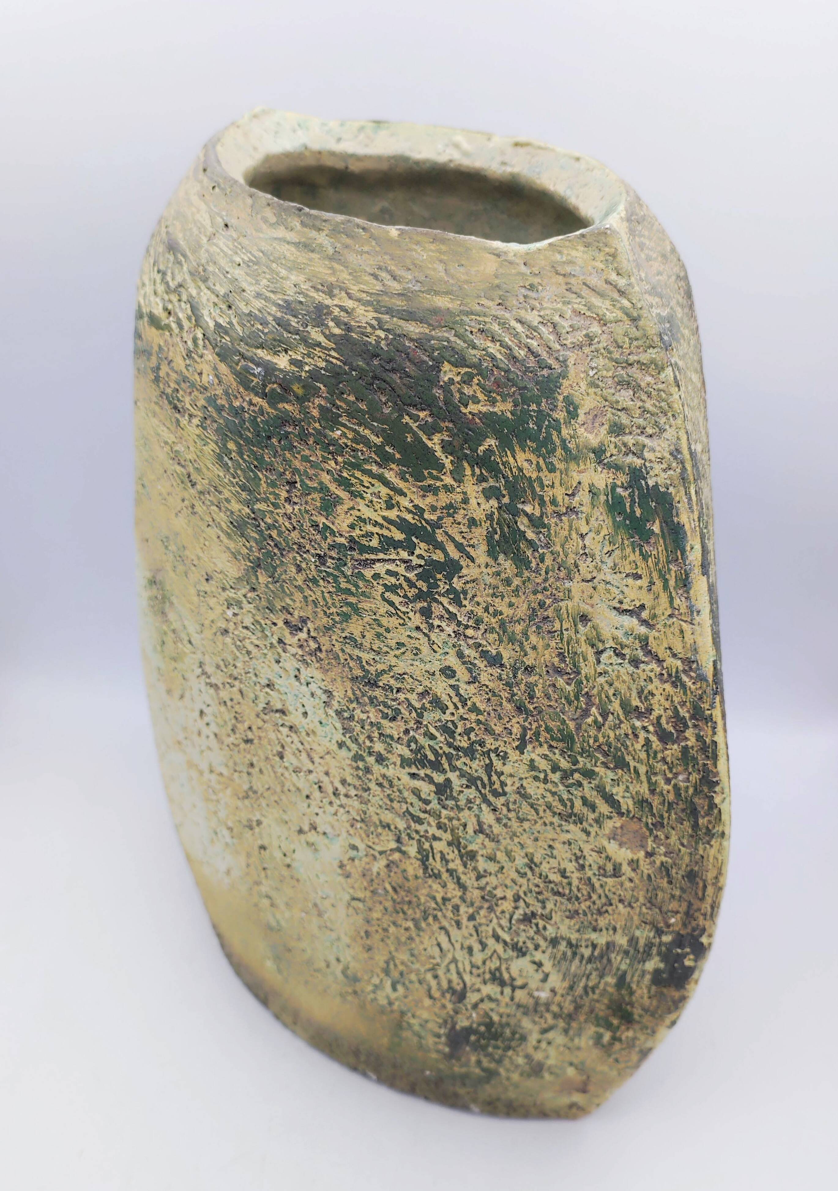 Vase en grès forme amande