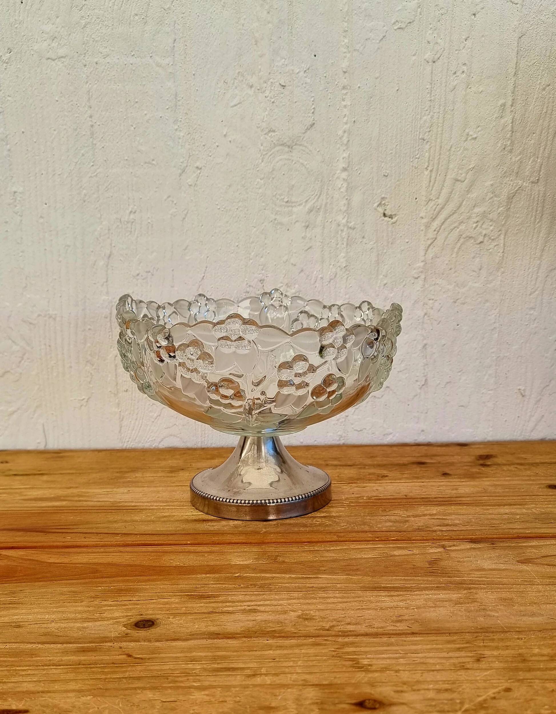 Vintage glass fruit bowl on a stand from the 60s/70s.