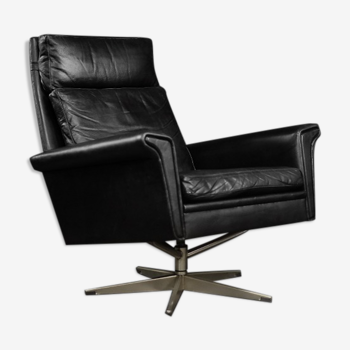 Fauteuil pivotant en cuir noir danois du milieu du siècle par Georg Thams, années 1960