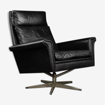 Mid-century danish modern minimalist black leather swivel armchair by georg thams, 1960s