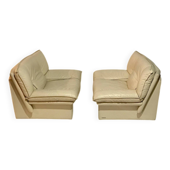 Giuseppe Nicoletti - Paire de fauteuils “Ambassador” en cuir crème - c 1980