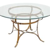 Round dining table