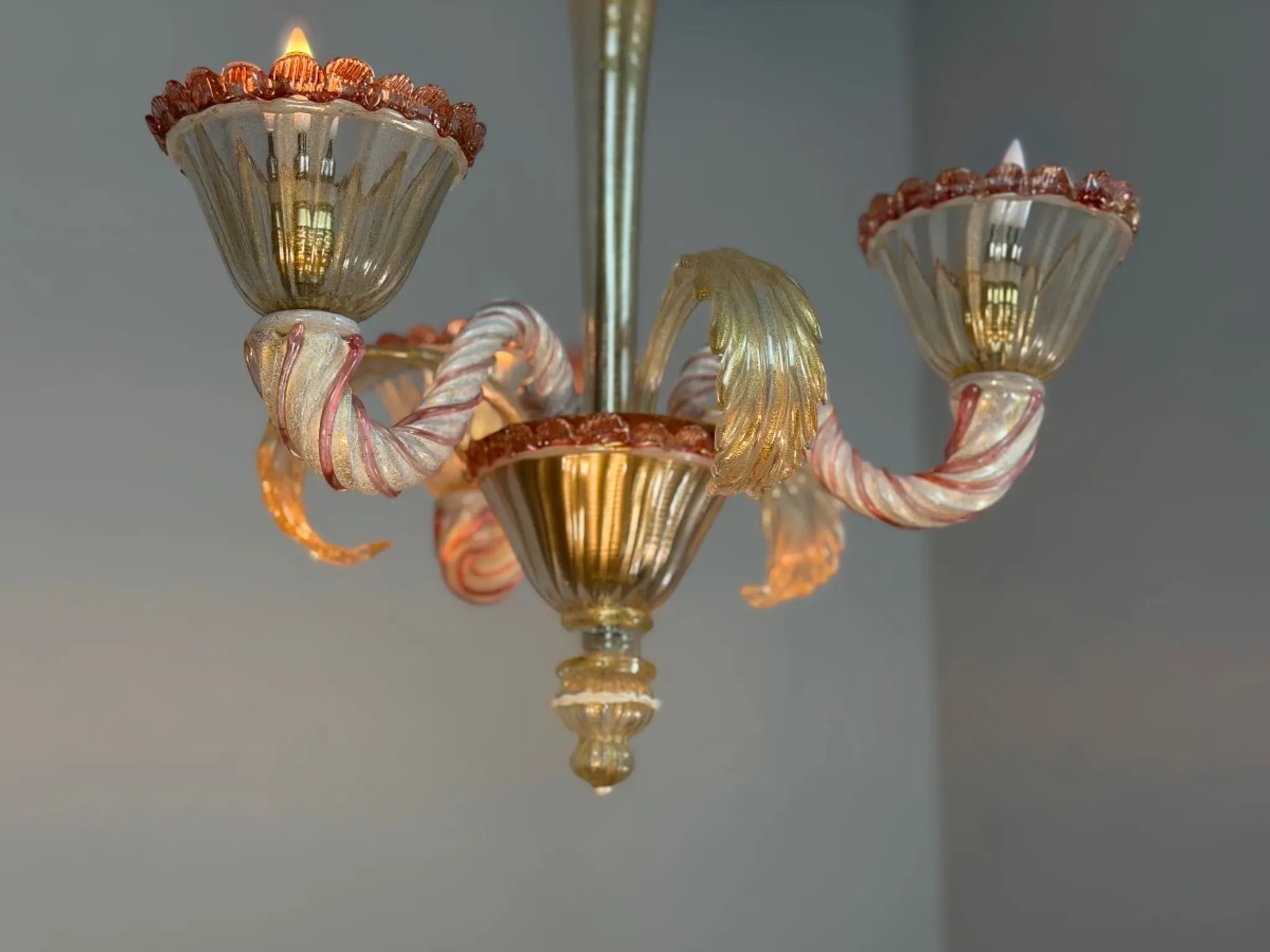 Small Venetian chandelier made of Murano glass circa 1940.