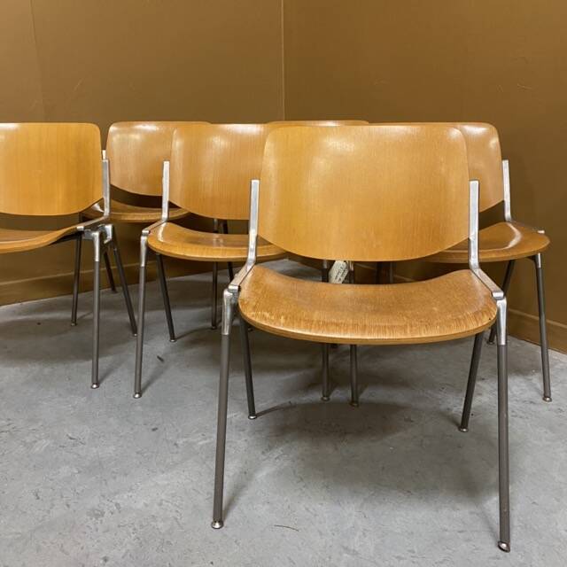 Set of 6 vintage Giancarlo Piretti chairs, model DSC 106