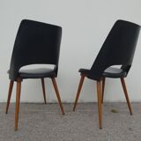 2 chaises en skaï noir pieds compas Louis Paolozzi