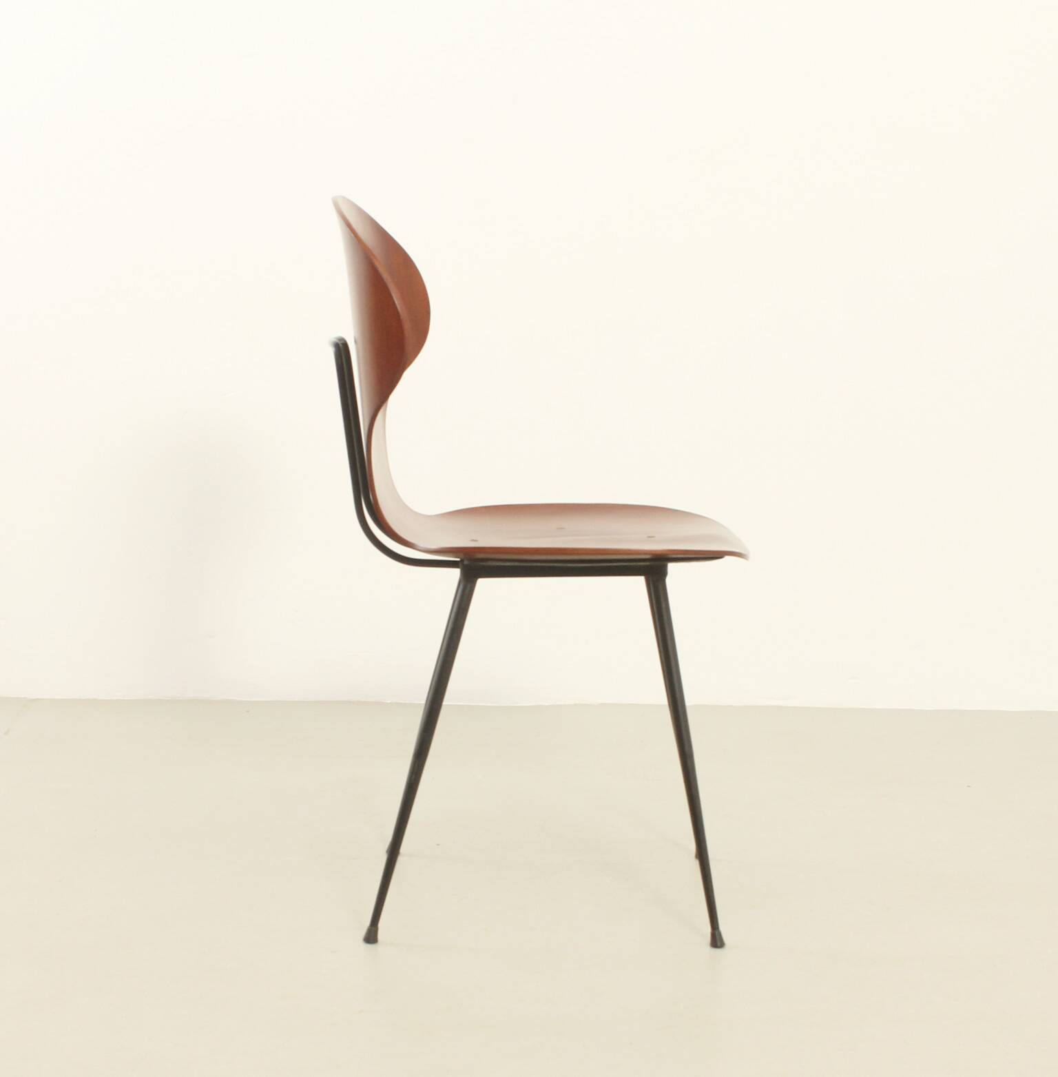 Six plywood chairs by Carlo Ratti, Italy, 1950s.