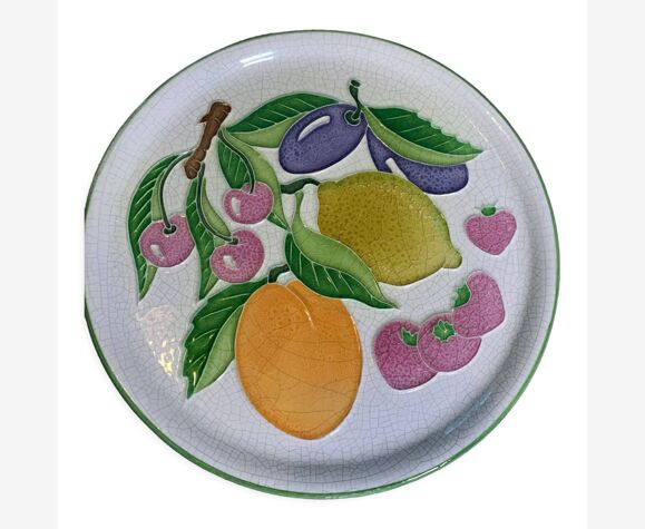 Assiette décorative à suspendre les fruits en céramique émaillée les fruits signée Creasiovi Luciano