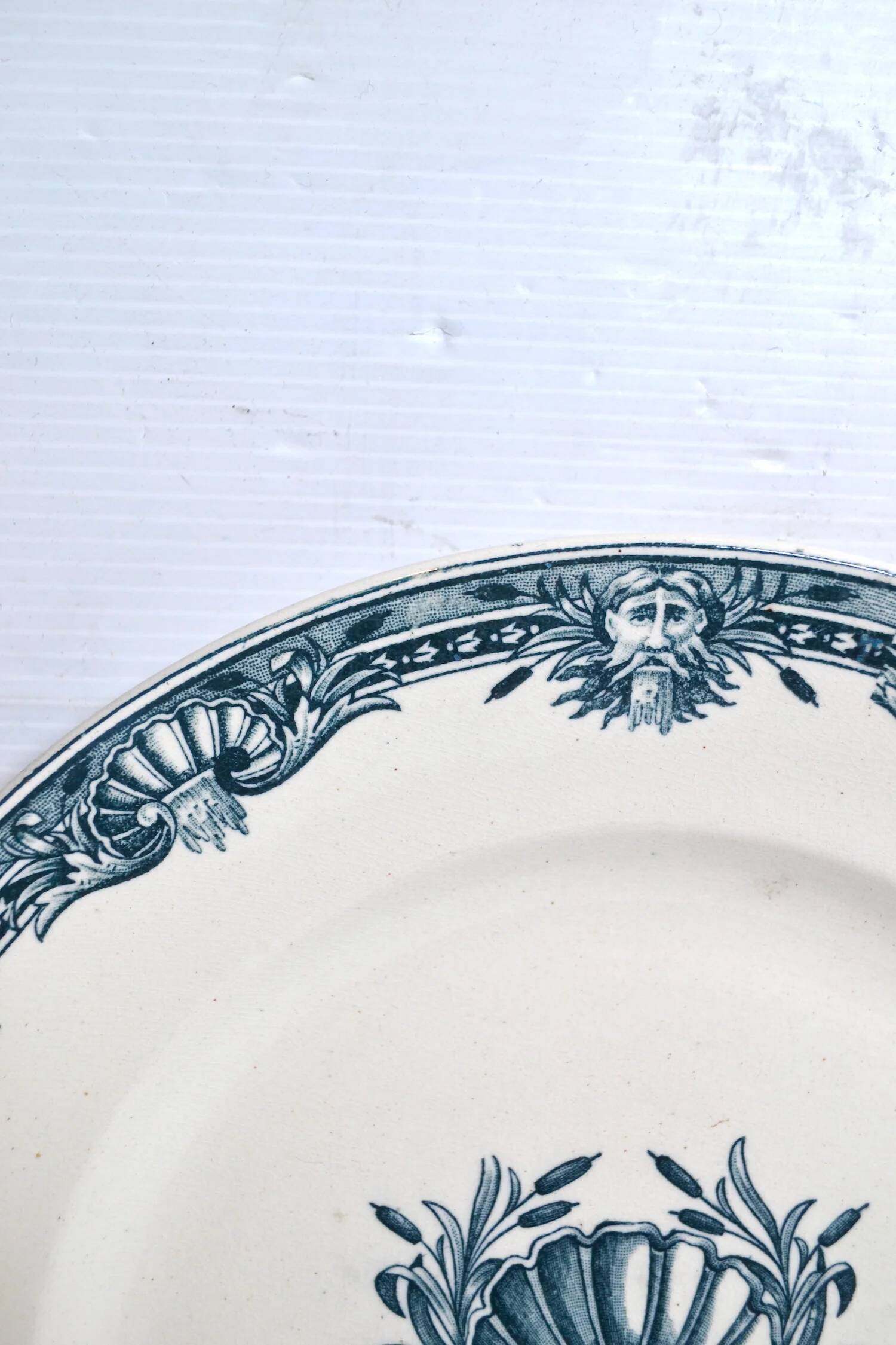Vintage ceramic dinner plate from Terre de Fer – Reed and shell pattern