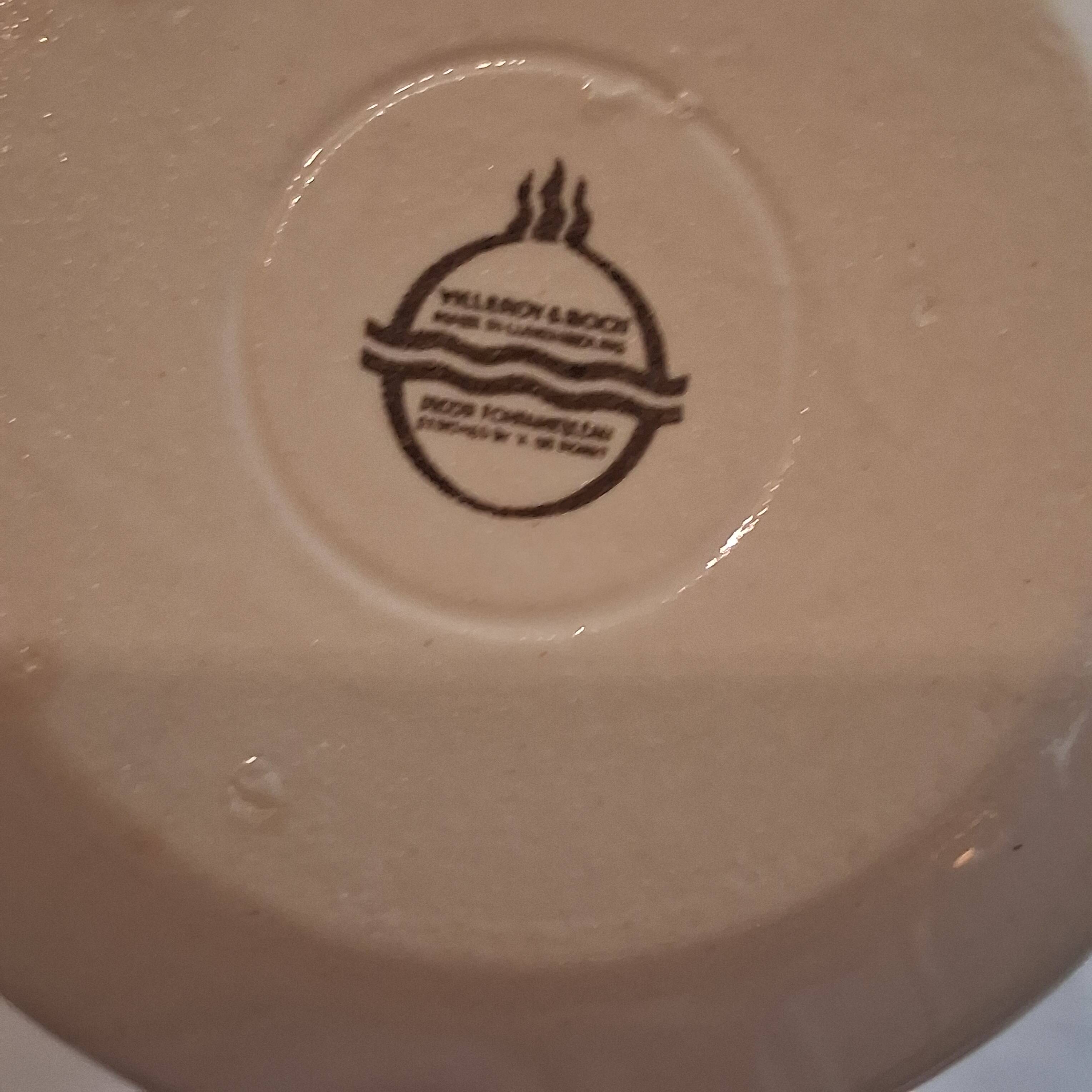 2 very pretty sauceboats or ramekins in porcelain from Villeroy & Boch.